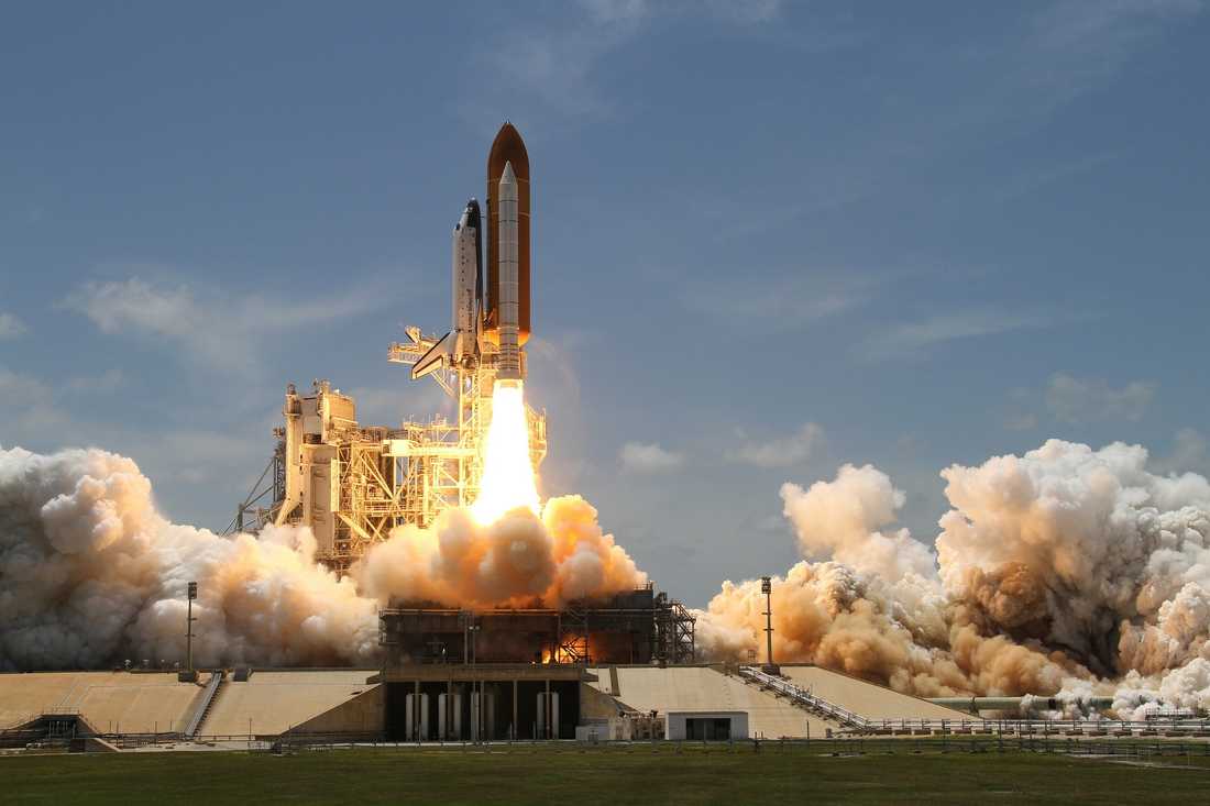 How can I launch my app or game in China? What is the difference between an exclusive launch campaign and a joint launch campaign?