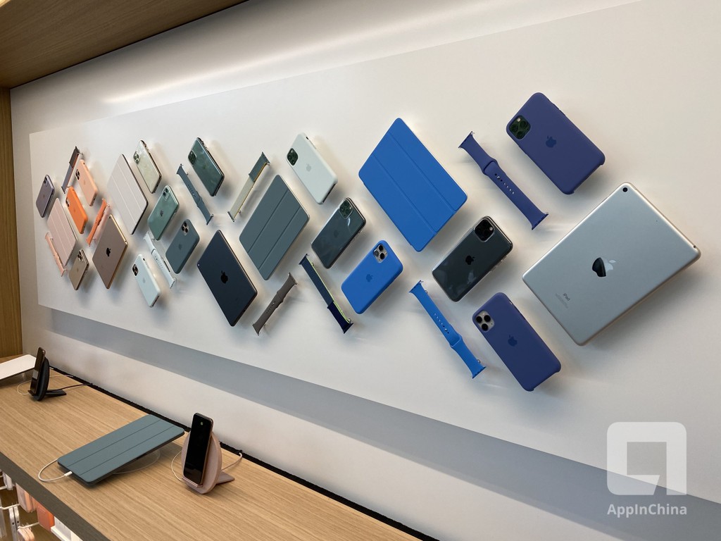 New Apple Store showroom. 